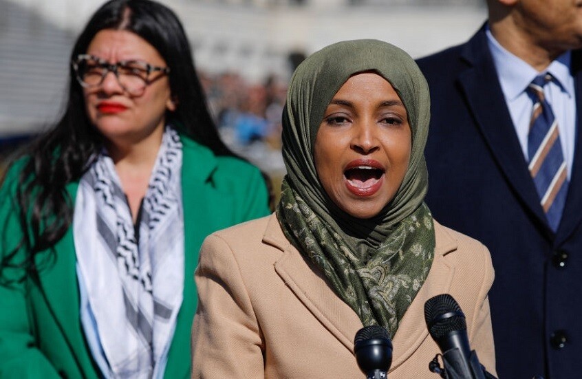 إلهان عمر تفوز بترشيح الحزب الديمقراطي في الدائرة الخامسة بولاية مينيسوتا