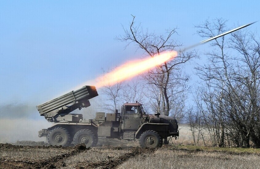 صافرات الإنذار تدوّي في عدة مقاطعات أوكرانية وانفجارات ضخمة في أوديسا