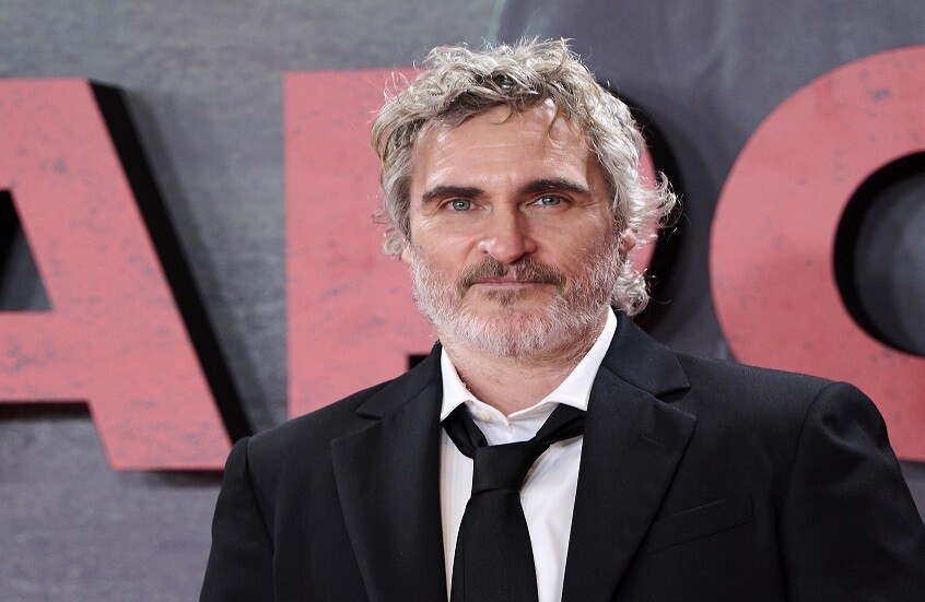 نجم شهير يتعرض لموجة غضب كبيرة بسبب انسحابه فجأة من فيلم عن المثليين!