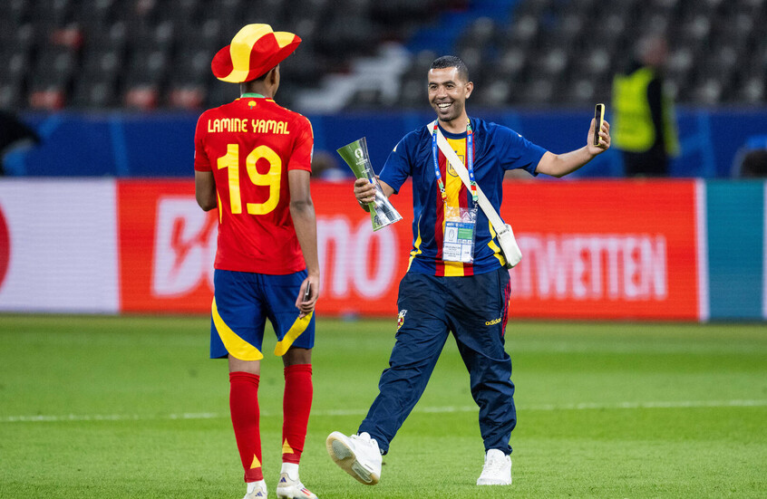 والد لامين جمال يصارع الموت بعد تعرضه للطعن!