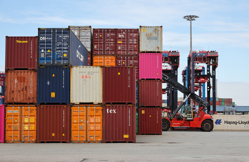 "دي بي ورلد" الإماراتية تعلن تراجع أرباحها