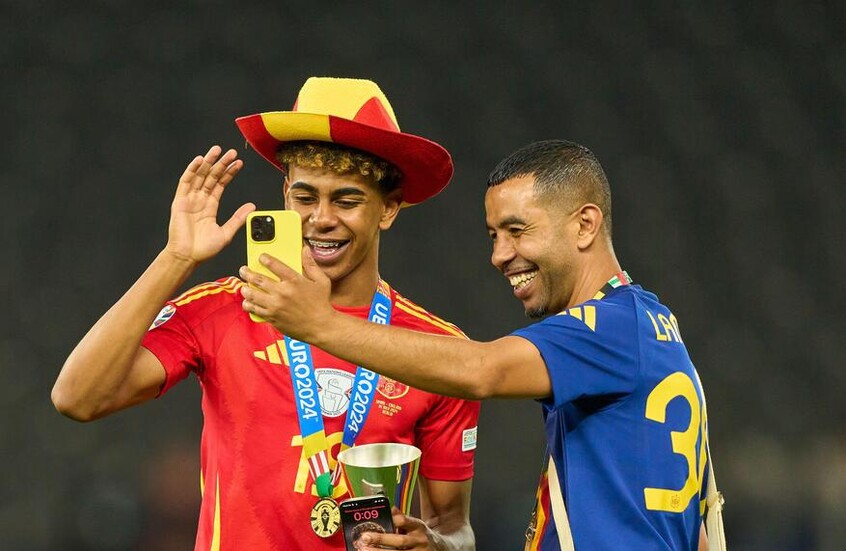 بعد حادث طعن والده.. موقف لامين جمال من المشاركة مع برشلونة ضد فالنسيا