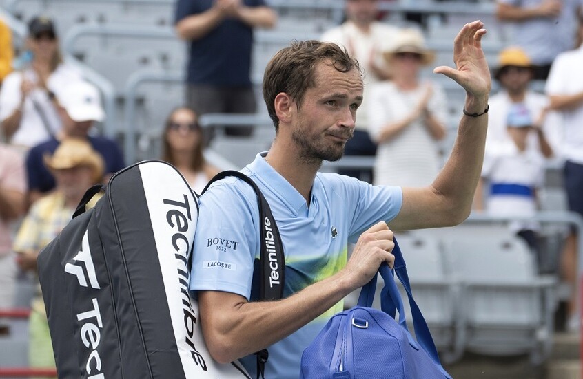 الروسي مدفيديف يودع بطولة سينسيناتي مبكرا