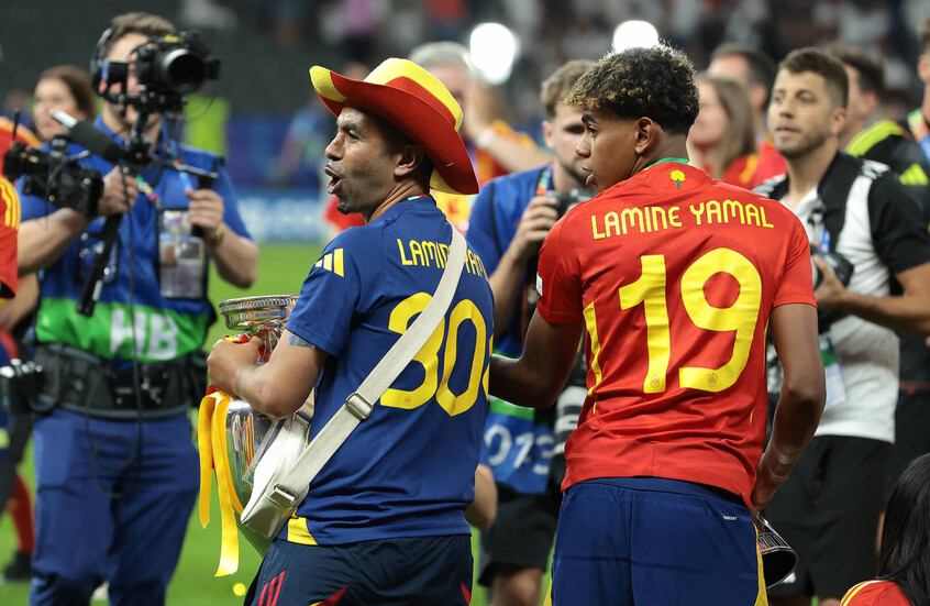 "كنت بين الحياة والموت".. والد لامين جمال يروي لحظات الرعب بعد تعرضه للطعن!