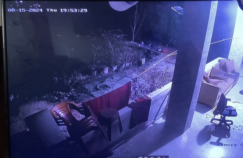 لحظة إضرام مستوطنين النار في أحد منازل الفلسطينيين بالضفة الغربية