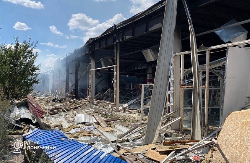 القوات الأوكرانية تستهدف مركزا تجاريا ضخما في دونيتسك