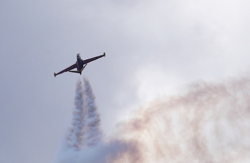 فرنسا.. تحطم طائرة خلال عرض جوي في جنوب البلاد (فيديو)