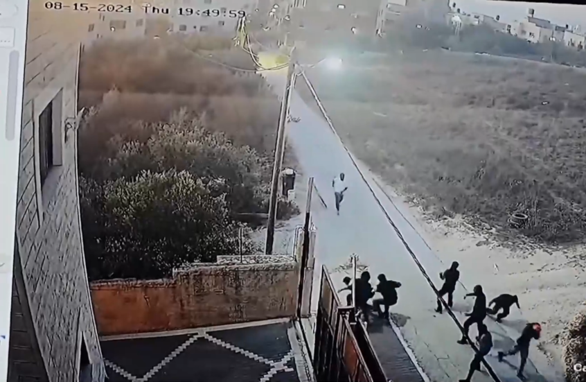 كاميرات المراقبة ترصد هجوما عنيفا لمستوطنين بالضفة الغربية أسفر عن مقتل فلسطيني