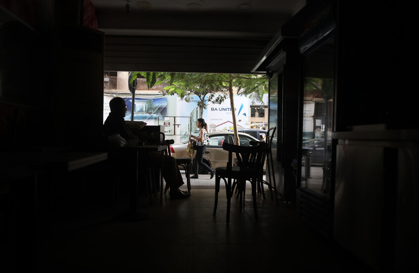 البلاد تدخل العتمة الشاملة.. انقطاع الكهرباء على جميع المناطق في لبنان بما فيها المرافق الأساسية