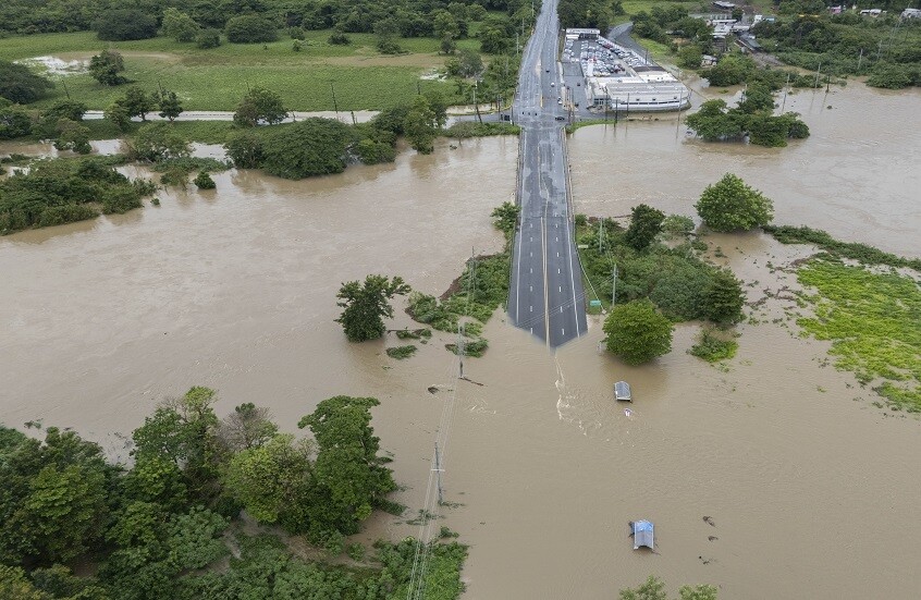 الولايات المتحدة.. العاصفة إرنستو الاستوائية ترسل أمواجا قوية وتيارات عكسية إلى الساحل الشرقي