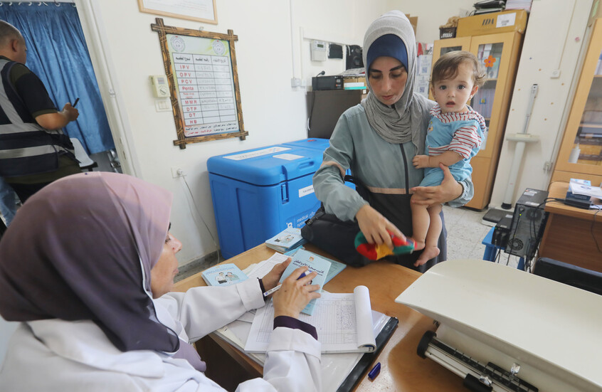 أطفال غزة ينتظرون وقف الحرب وتطعيمات الشلل