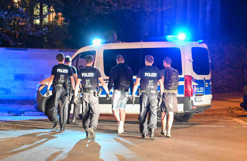 مواطن روماني يسرق 120 هاتفا محمولا في سويسرا ويفر بها إلى بلاده