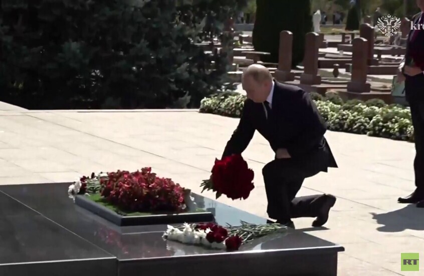 في الذكرى 20.. بوتين يضع باقة ورد على نصب "مدينة الملائكة" في بيسلان