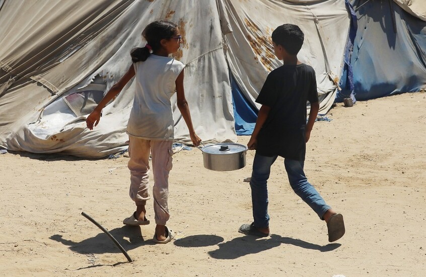 بطريرك القدس للّاتين: المفاوضات الجارية تعتبر القطار الأخير قبل انزلاق الأمور دراماتيكيا