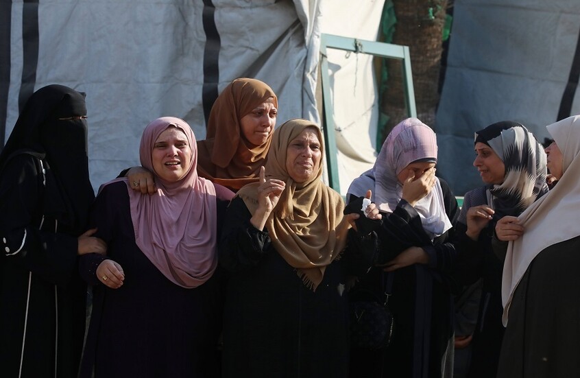 بوريل ووزير خارجية السعودية يبحثان سبل وقف التصعيد في المنطقة