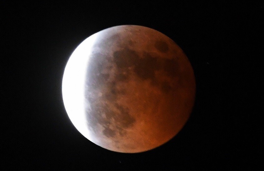 قمران صينيان يصلان إلى مدار القمر