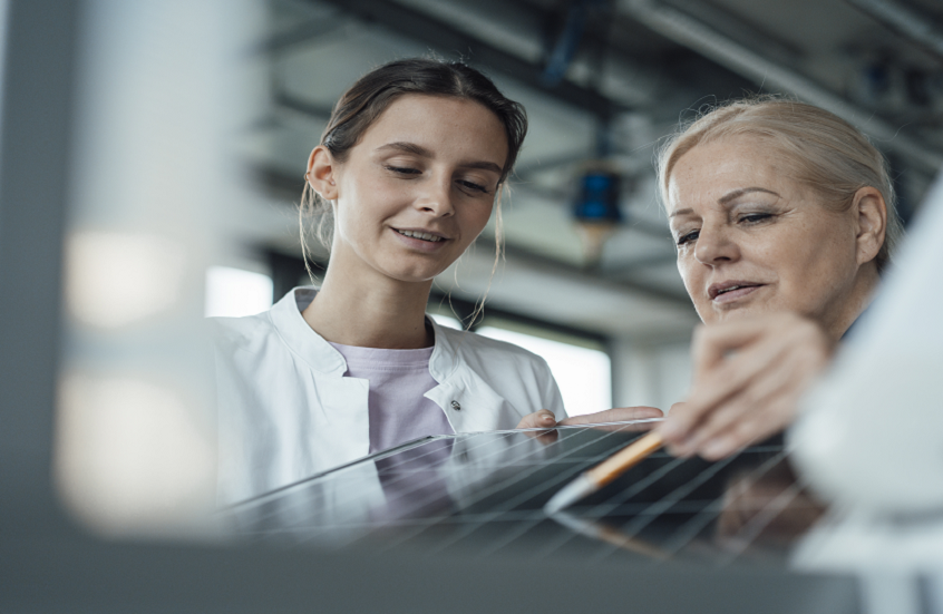 "طلاء شمسي رقيق جدا" قد ينهي أزمة شحن الهواتف