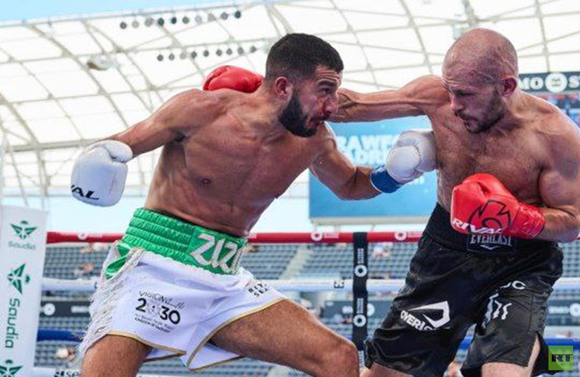 في إنجاز تاريخي.. السعودي زياد المعيوف يفوز في نزال بموسم الرياض الدولي