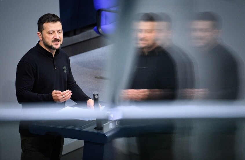 مستشار رئاسي أوكراني سابق: زيلينسكي بدأ مذبحة دموية والضحية أوكرانيا