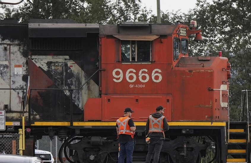 النزاع العمالي في سكك الحديد الكندية يهدد الاقتصاد الأمريكي