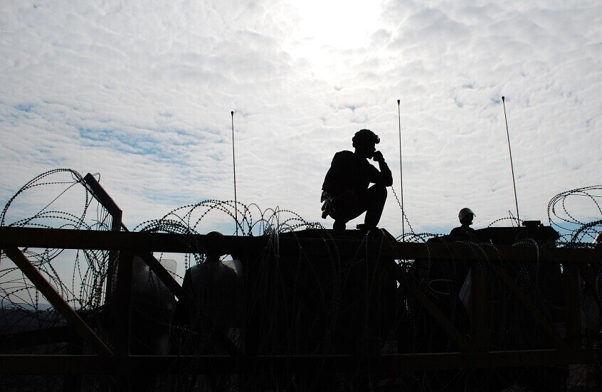 موقع عبري يتحدث عن سيناريوهين مصيريين ينتظران إسرائيل بشأن الصفقة مع حماس ويكشف سر قوة السنوار