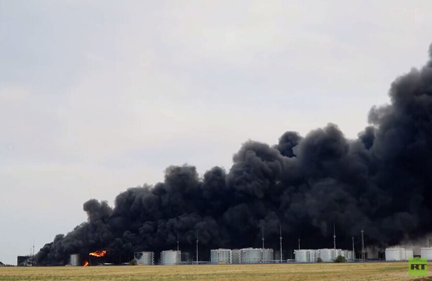 حريق في خزانات للنفط في منطقة روستوف