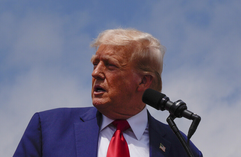 صحيفة: ترامب قد يضحي بمصالح أوكرانيا وأراضيها من أجل صفقة مع بوتين