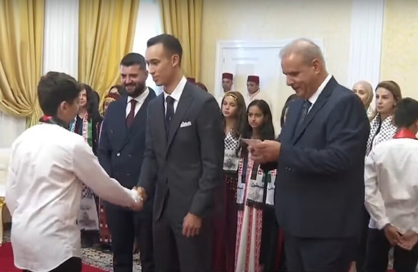 المغرب.. ولي العهد يستقبل أطفالا مقدسيين (فيديو)