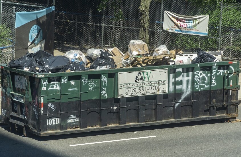 المغرب.. قرار وزيرة الطاقة باستيراد نفايات أوروبية يغضِب نشطاء بيئيين