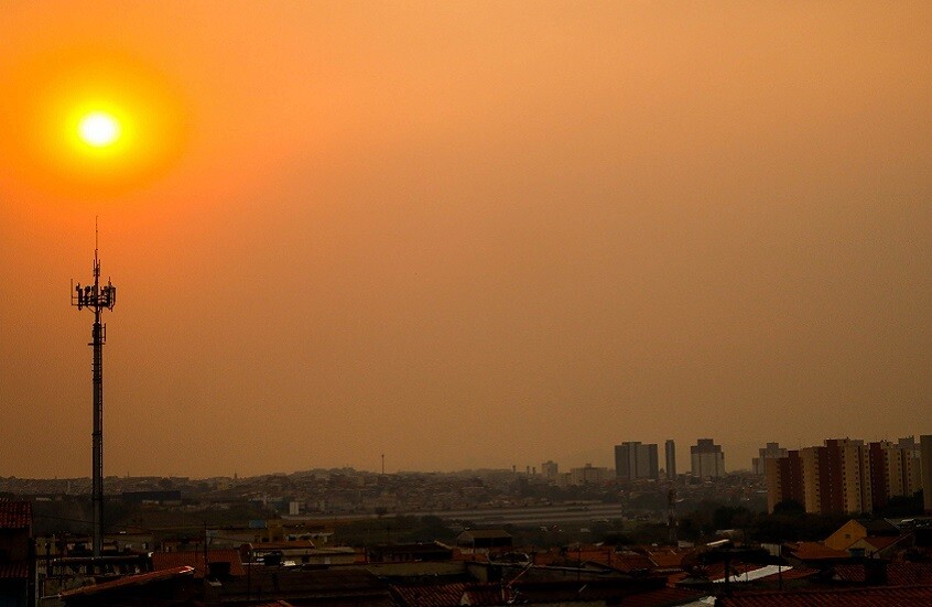 النيران تلتهم مساحات واسعة من ولاية ساو باولو البرازيلية (فيديو)
