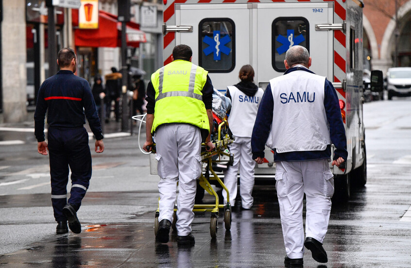 مراسلتنا: إصابة رجل أمن جراء احتراق سيارتين وانفجار أمام كنيس يهودي جنوب العاصمة الفرنسية (فيديوهات)