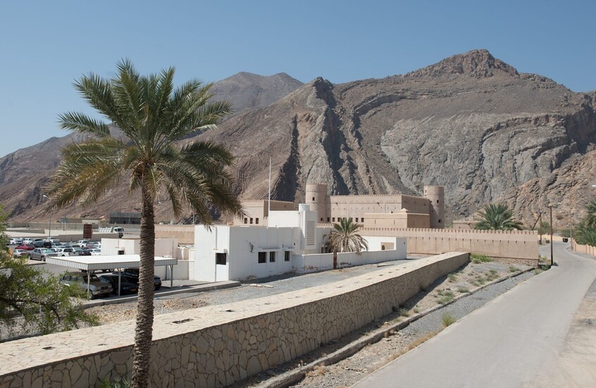 سلطنة عمان.. رحلة جبلية تنتهي بوفاة مواطن و3 أشخاص من جنسيات عربية (فيديو)