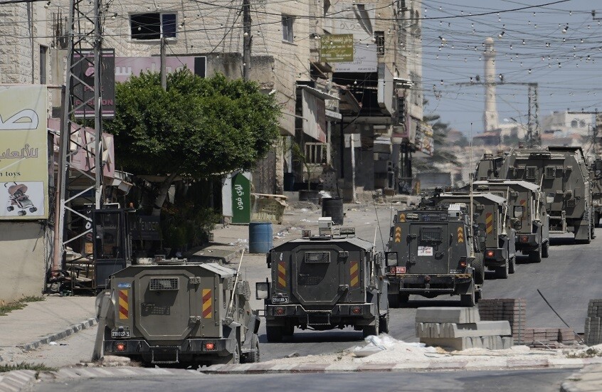 الضفة الغربية.. قوة إسرائيلية تقتحم مدينة قلقيلية بحثا عن مستوطنين اثنين (فيديوهات)