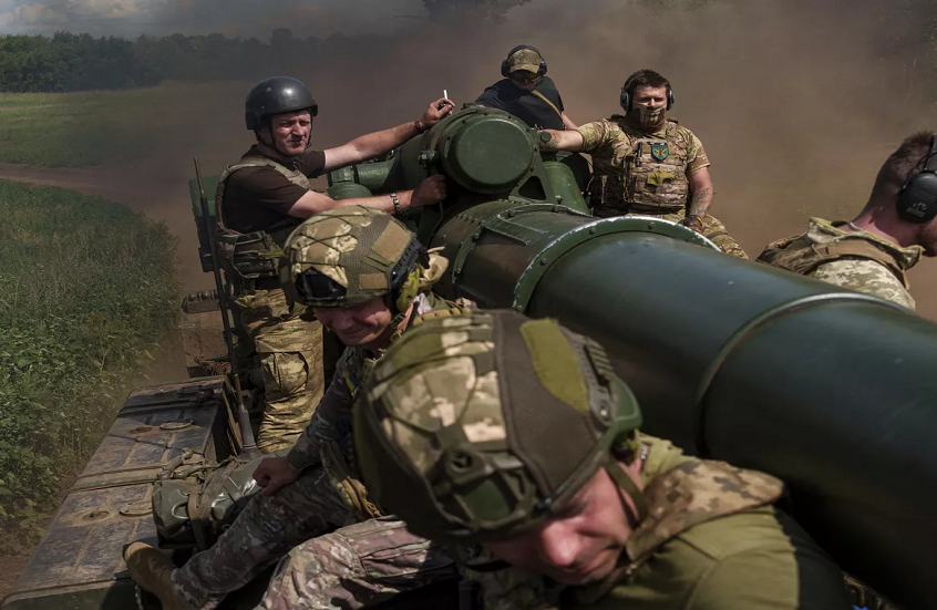 خبير أمريكي يتحدث عن عجز المجمع العسكري الغربي في دعم الأزمات والحروب