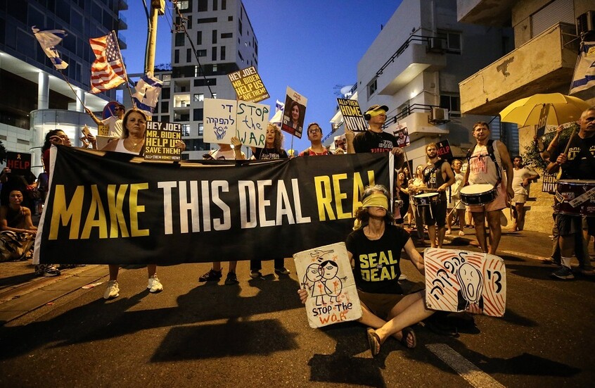 خيالة الشرطة الإسرائيلية تدوس فتاة خلال احتجاجات تل أبيب (فيديو)