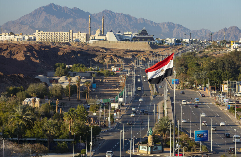 لواء مصري يعلق على أسباب فشل صفقة غزة رغم الوساطات ويوجه رسالة "تحذير" لإسرائيل
