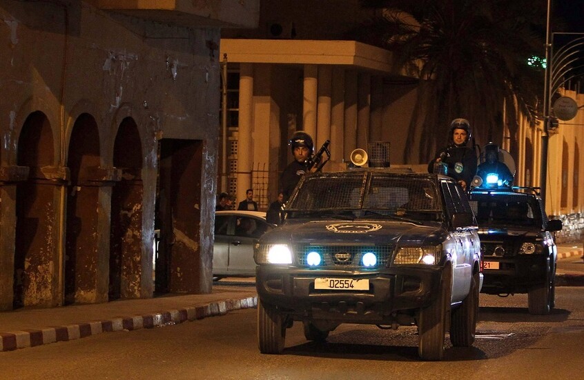 الجزائر.. محاكمة عنصرين من حركة "الماك" أوقفا ضمن مجموعة مهاجرين غير شرعيين