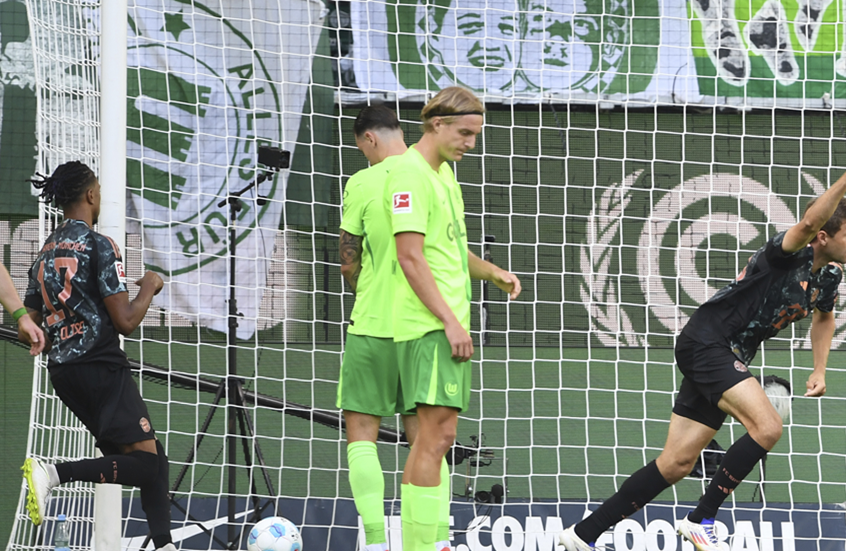 بايرن ميونخ يستهل موسمه في الـ"بوندسليغا" بفوز مثير على فولفسبورغ