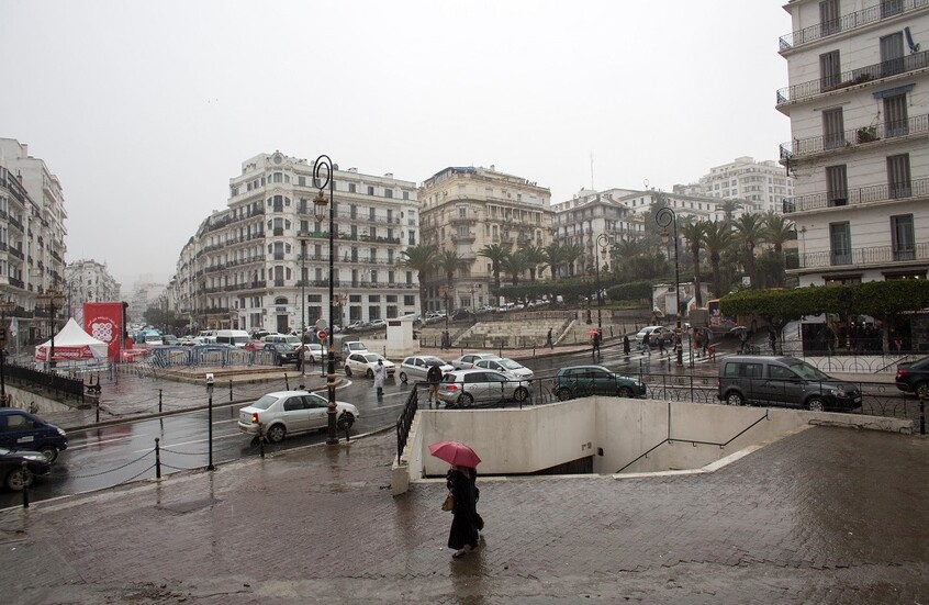 تمس 30 ولاية.. مصالح الأرصاد الجوية في الجزائر تحذر من تساقط أمطار رعدية