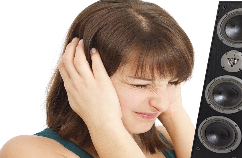 أسباب طنين الأذن