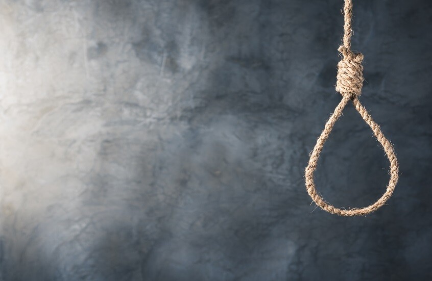 في حالة نادرة.. إيران تنفّذ حكم إعدام علنيا بحق رجل قتل محاميا