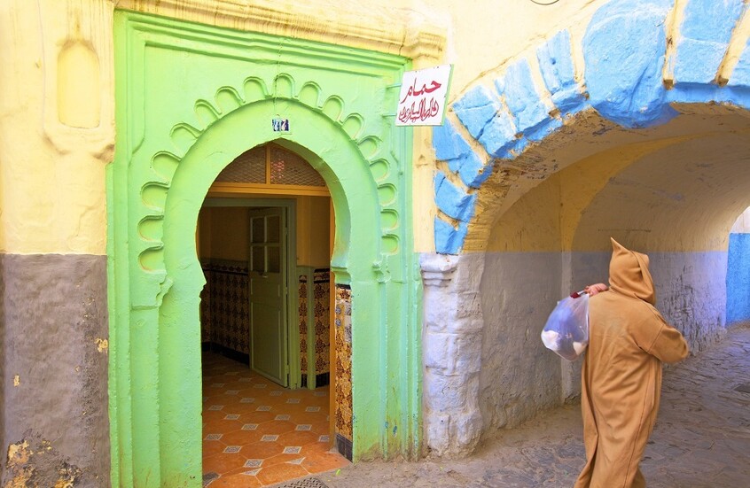 المغرب.. رجل يقتحم حماما شعبيا للنساء ويطعن زوجته بالسكين