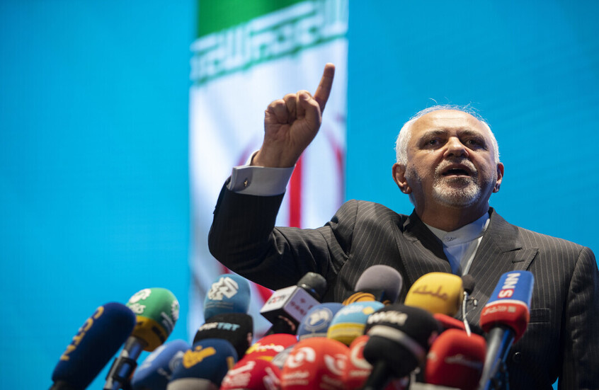 مراسلنا: ظريف يتراجع عن استقالته