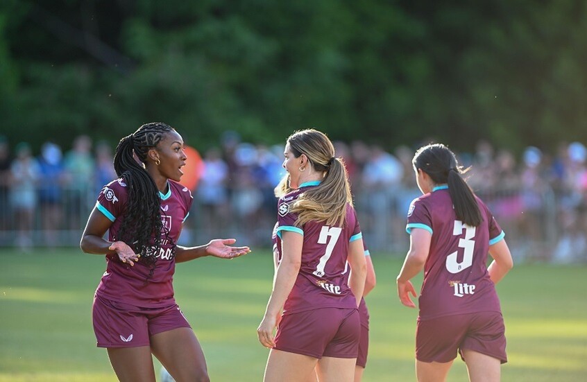 إصدار  دليل خاص باللاعبات الحوامل