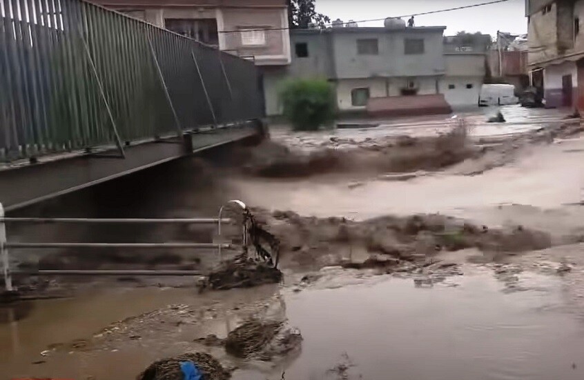 الجزائر.. العثور على أحد الطفلين المفقودين في فيضانات بئر العاتر جثة هامدة (صور)