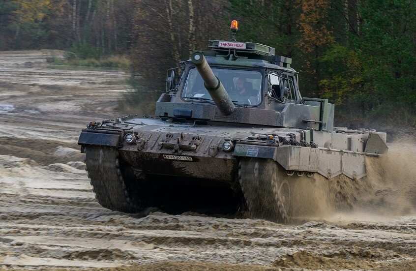 الحكومة البولندية تنوي رفع إنفاقها العسكري بشكل حاد