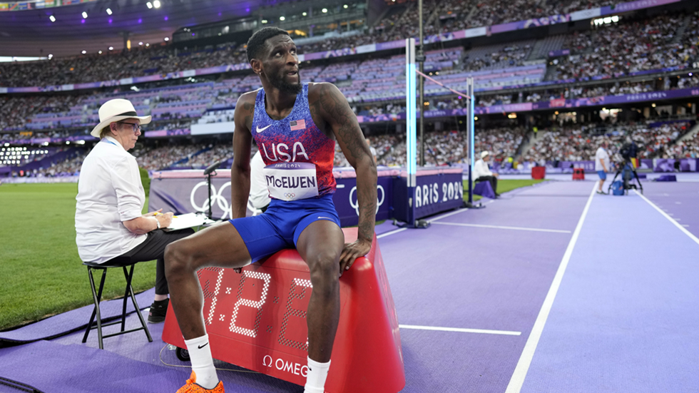 رفض اقتسام الذهبية فخرج منهزما.. موقف محرج للأمريكي ماكوين في أولمبياد باريس