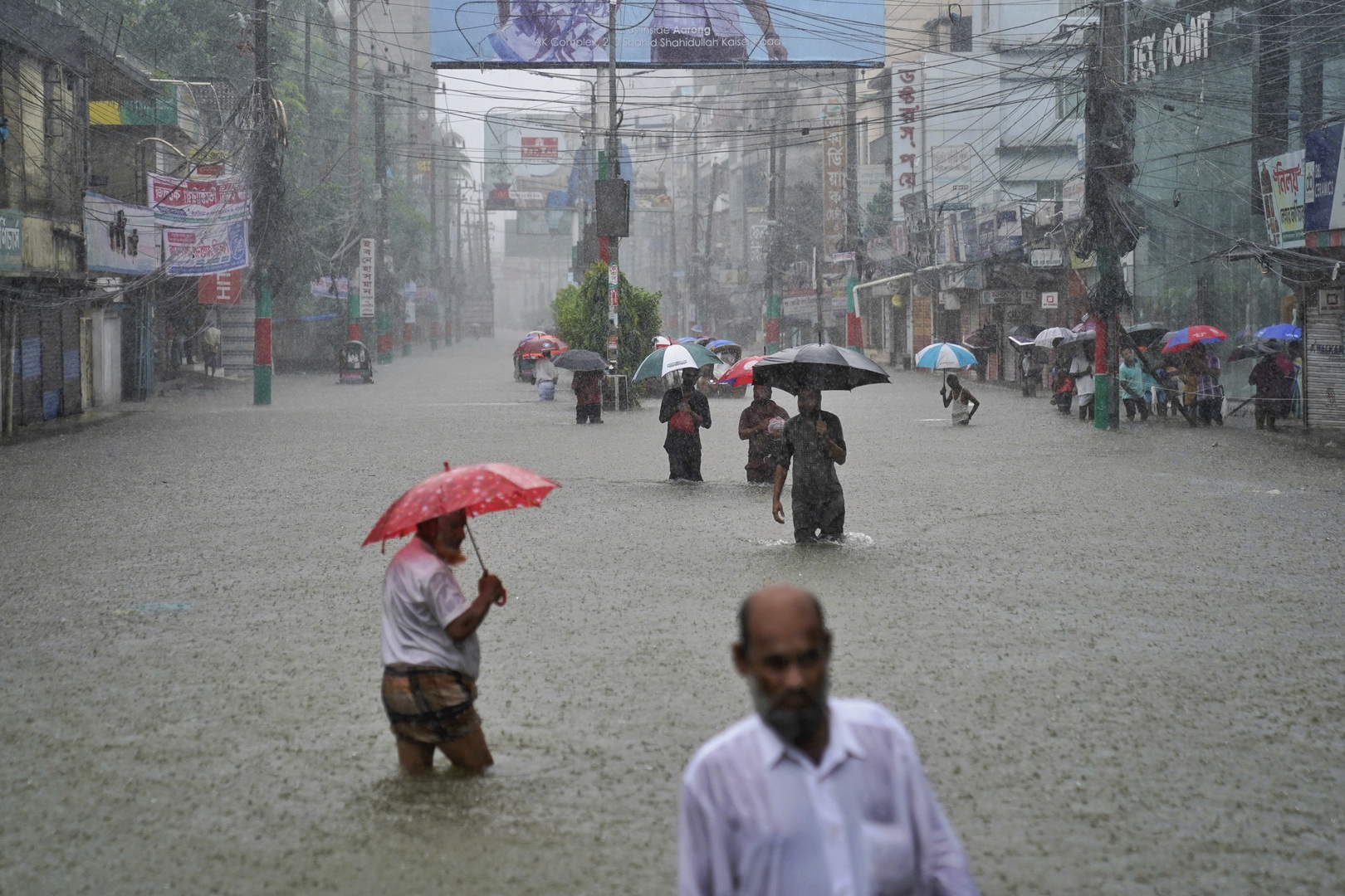 Floods in India and Bangladesh kill 15 people, strand hundreds of thousands (photos)