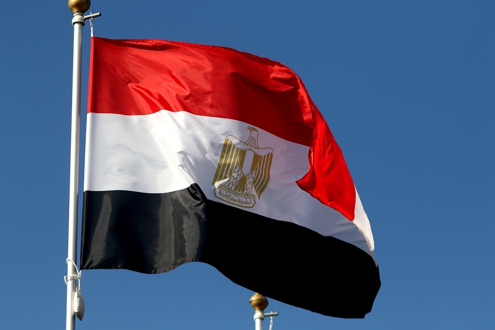 مصر.. القبض على والد برلماني لشروعه في قتل جاره بسبب الكلاب الضالة