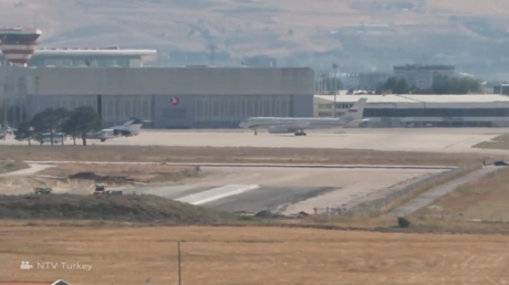 طائرة روسية تهبط في مطار أنقرة على خلفية الأنباء عن أكبر عملية تبادل للسجناء بين روسيا والغرب